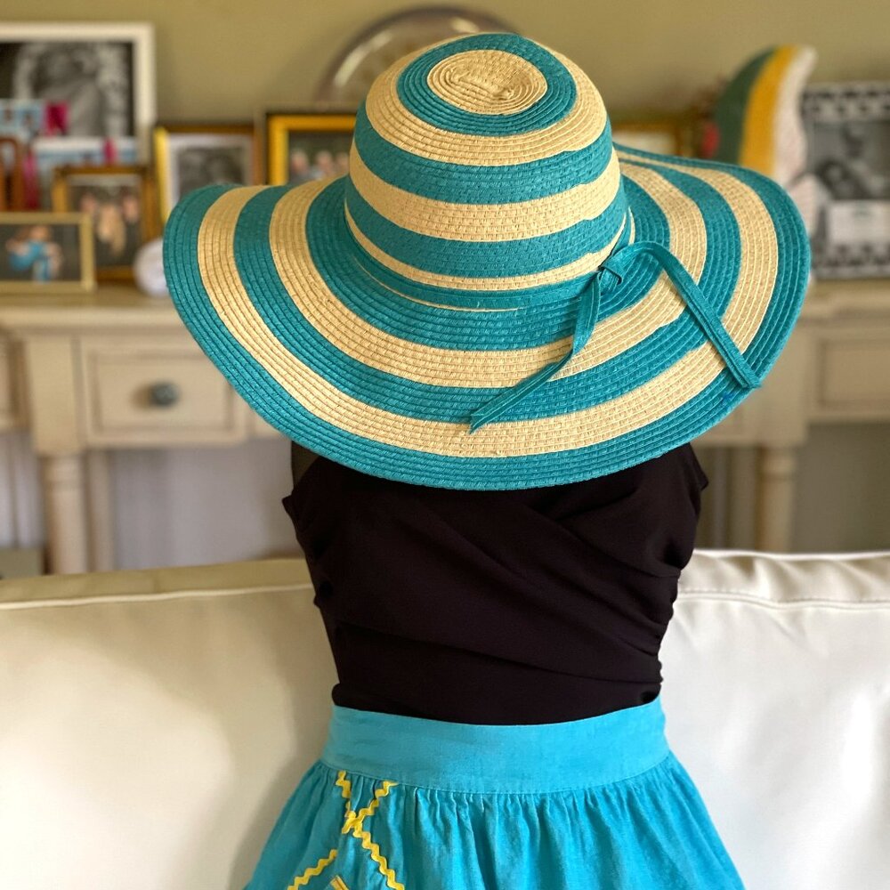 Wide-Brim Sun. Hat